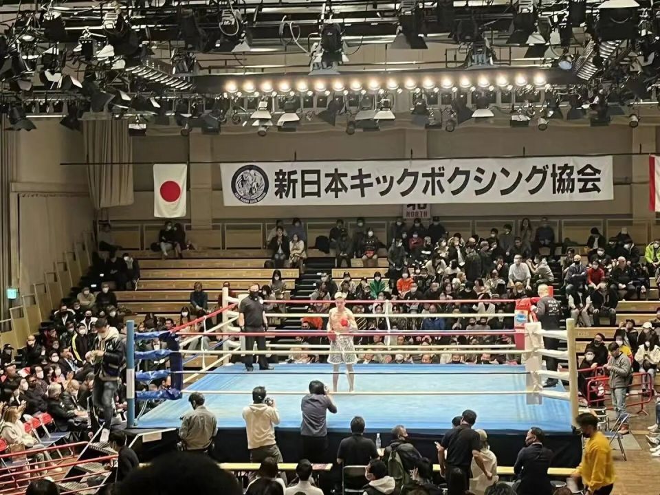 异国他乡的, 我得到了圈, 坚持去做