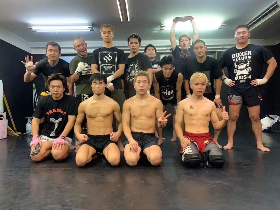 他格外青睐, 作室, img